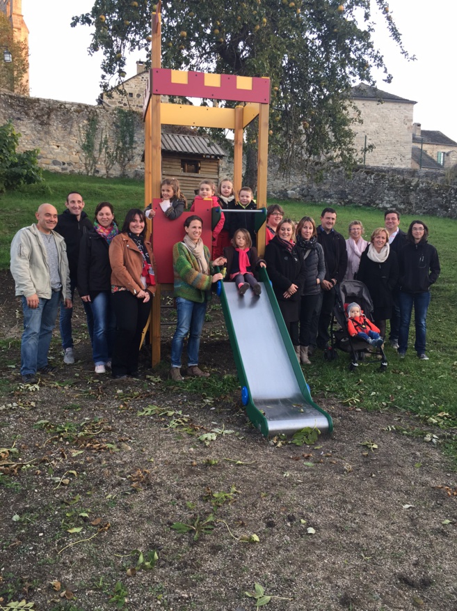 Inauguration des jeux de la cour maternelle Inauguration des jeux de la cour maternelle
