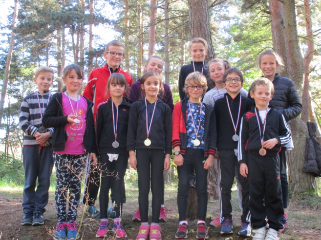 Le cross en faveur du projet humanitaire Le cross en faveur du projet humanitaire