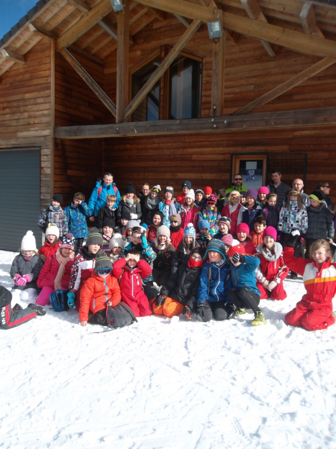 Les élèves de CE CM à la neige Les élèves de CE CM à la neige