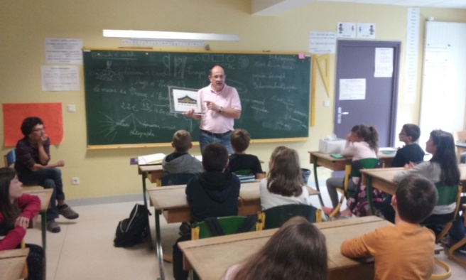 Un illustrateur en classe de CM Un illustrateur en classe de CM