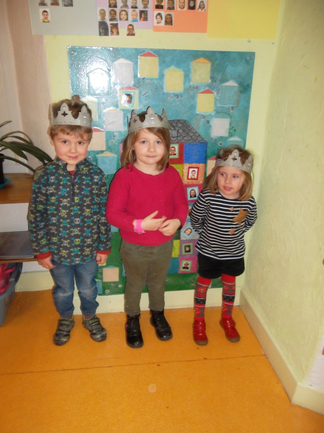 Un roi et deux reines en maternelle Un roi et deux reines en maternelle