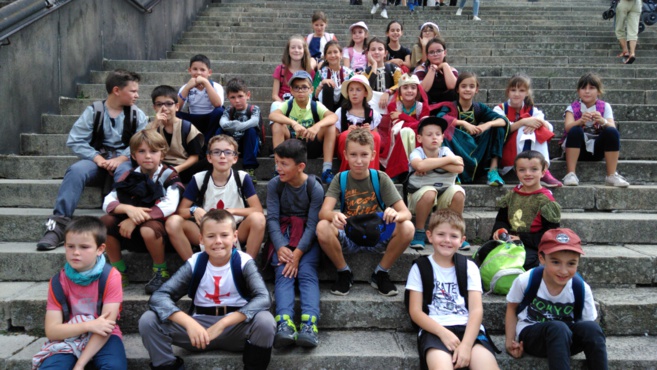 Les élèves de CE et de CM au roi de l'oiseau Les élèves de CE et de CM au roi de l'oiseau