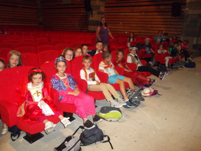 Les élèves de CE et de CM au roi de l'oiseau Les élèves de CE et de CM au roi de l'oiseau