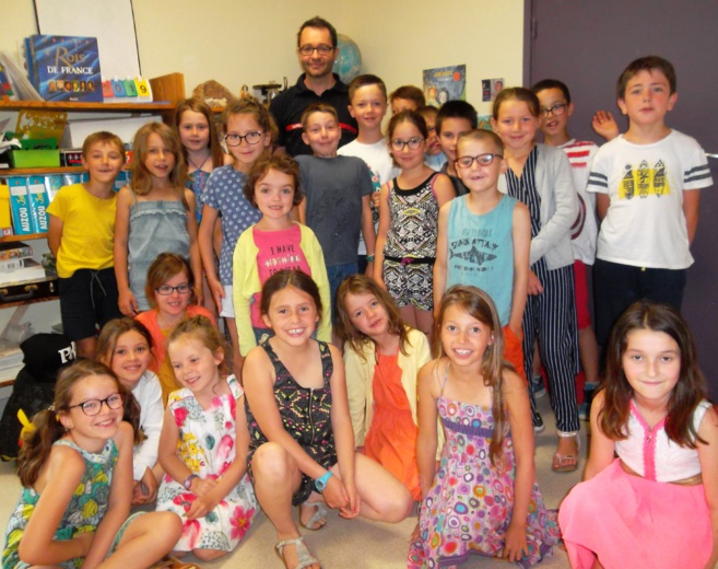 A la découverte des premiers secours en classe de CE et de CM... A la découverte des premiers secours en classe de CE et de CM...