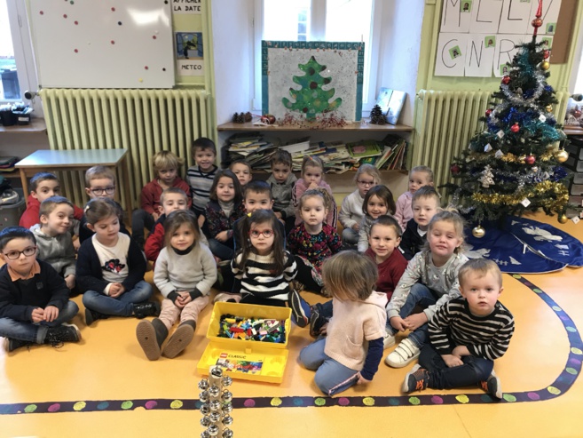 Le père noël est passé dans la classe maternelle Le père noël est passé dans la classe maternelle