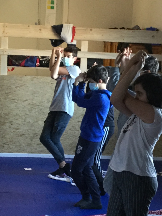 Le yoga s’invite au collège