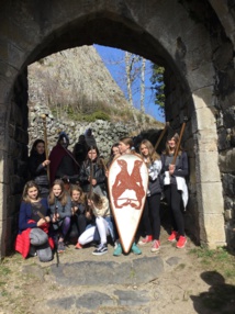 Le Moyen-Age avec les élèves de 5è Le Moyen-Age avec les élèves de 5è