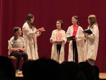 Belles prestations sur les planches pour les élèves de l'option théâtre Belles prestations sur les planches pour les élèves de l'option théâtre