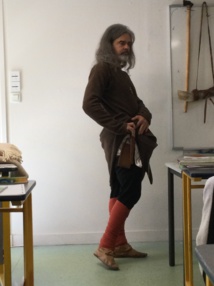 Le Moyen-Age, entre mythe et réalité pour les élèves de 5ème Le Moyen-Age, entre mythe et réalité pour les élèves de 5ème