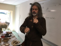 Le Moyen-Age, entre mythe et réalité pour les élèves de 5ème Le Moyen-Age, entre mythe et réalité pour les élèves de 5ème