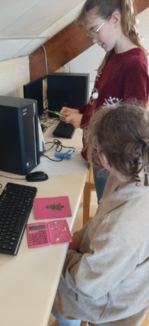 Créations de Noël et chants à l'Ehpad de St Julien Créations de Noël et chants à l'Ehpad de St Julien