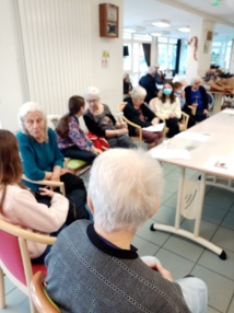 Rencontre à l'EHPAD de St Julien Rencontre à l'EHPAD de St Julien