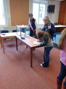 Conseil Municipal des Jeunes Capitoliens Conseil Municipal des Jeunes Capitoliens