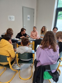 Découverte du monde professionnel en 4ème: « GIVE ME FIVE » Découverte du monde professionnel en 4ème: « GIVE ME FIVE »