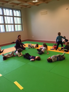 Les élèves de maternelle CP au gymnase