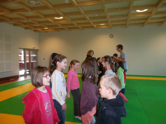 A la découverte des musiques et danses traditionnelles A la découverte des musiques et danses traditionnelles