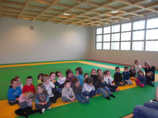 A la découverte des musiques et danses traditionnelles A la découverte des musiques et danses traditionnelles