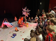 Les maternelles et CP au théâtre Les maternelles et CP au théâtre