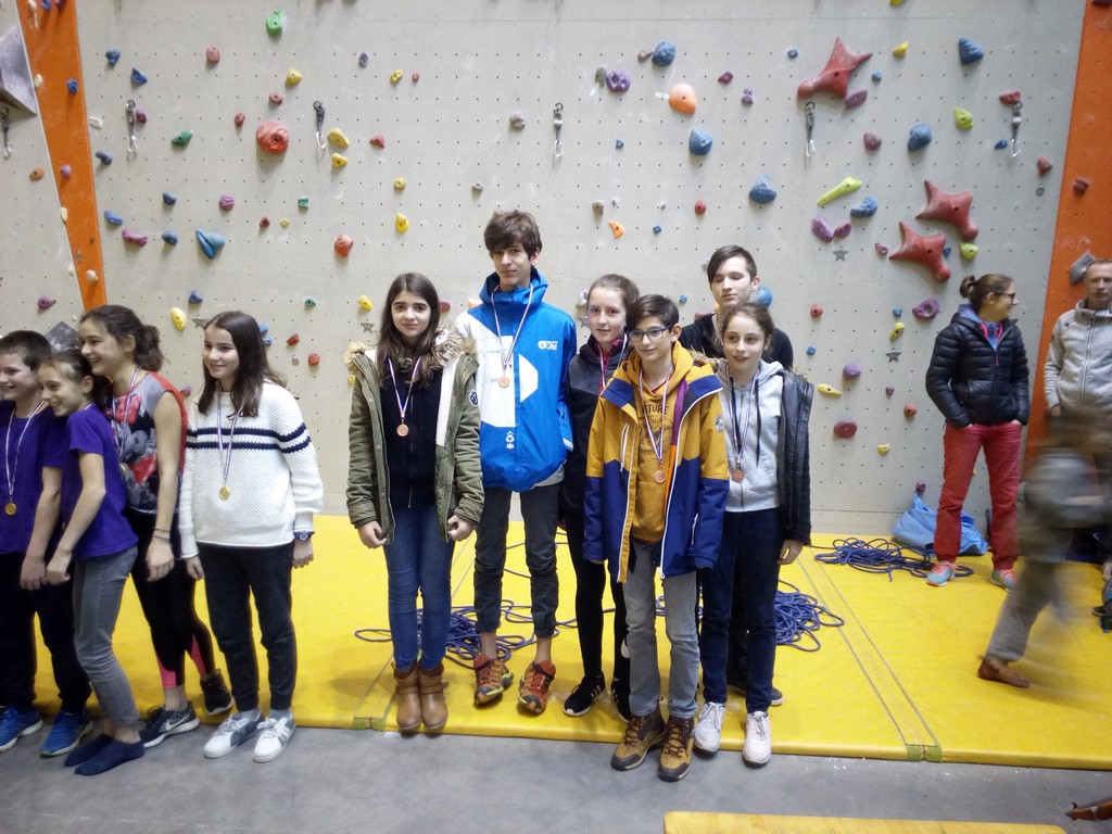 un podium pour l'équipe d'escalade du collège