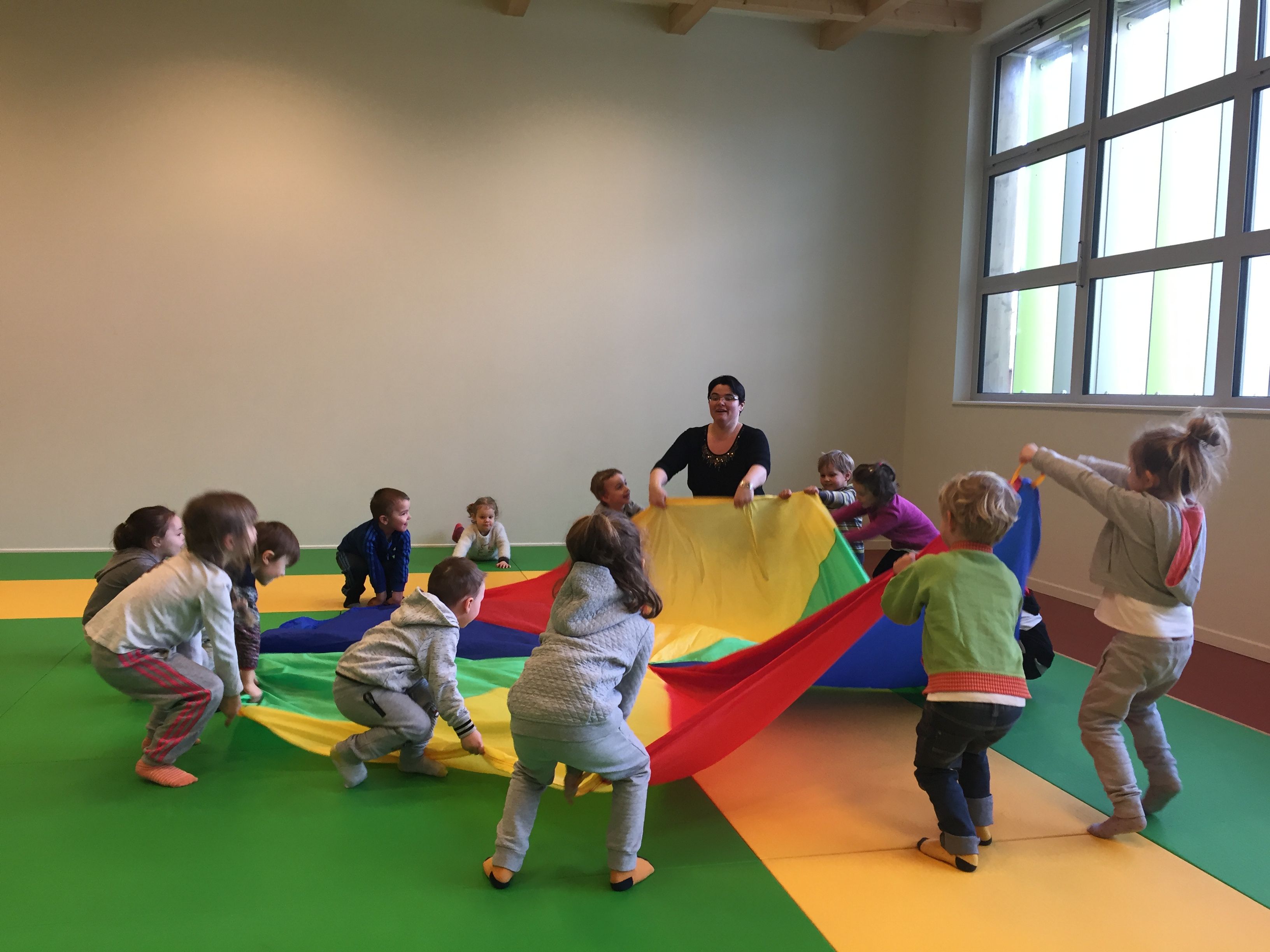 Les élèves de maternelle et de GS CP au gymnase Les élèves de maternelle et de GS CP au gymnase