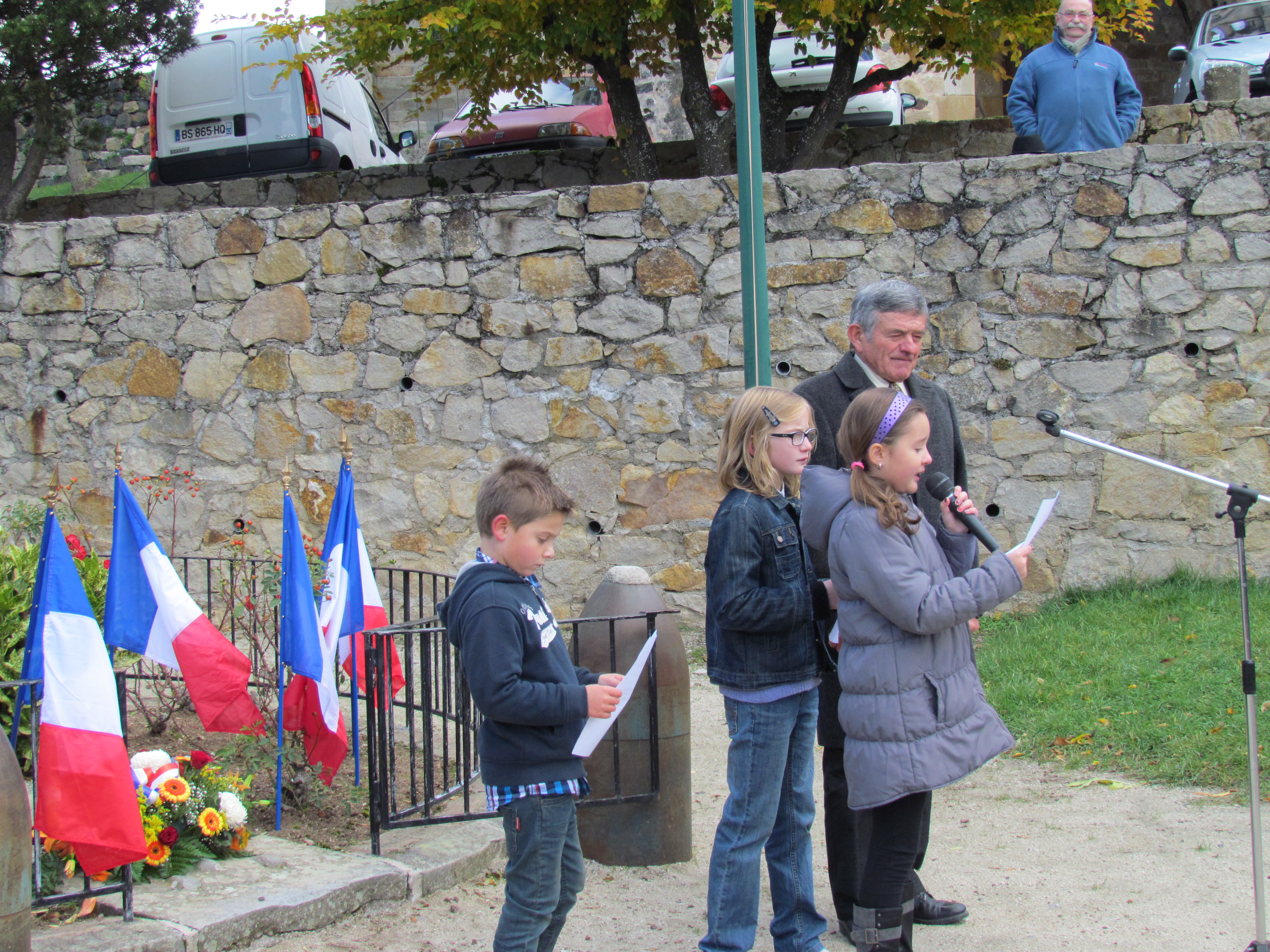 les collégiens de St Joseph à la commémoration du 11 novembre 1918