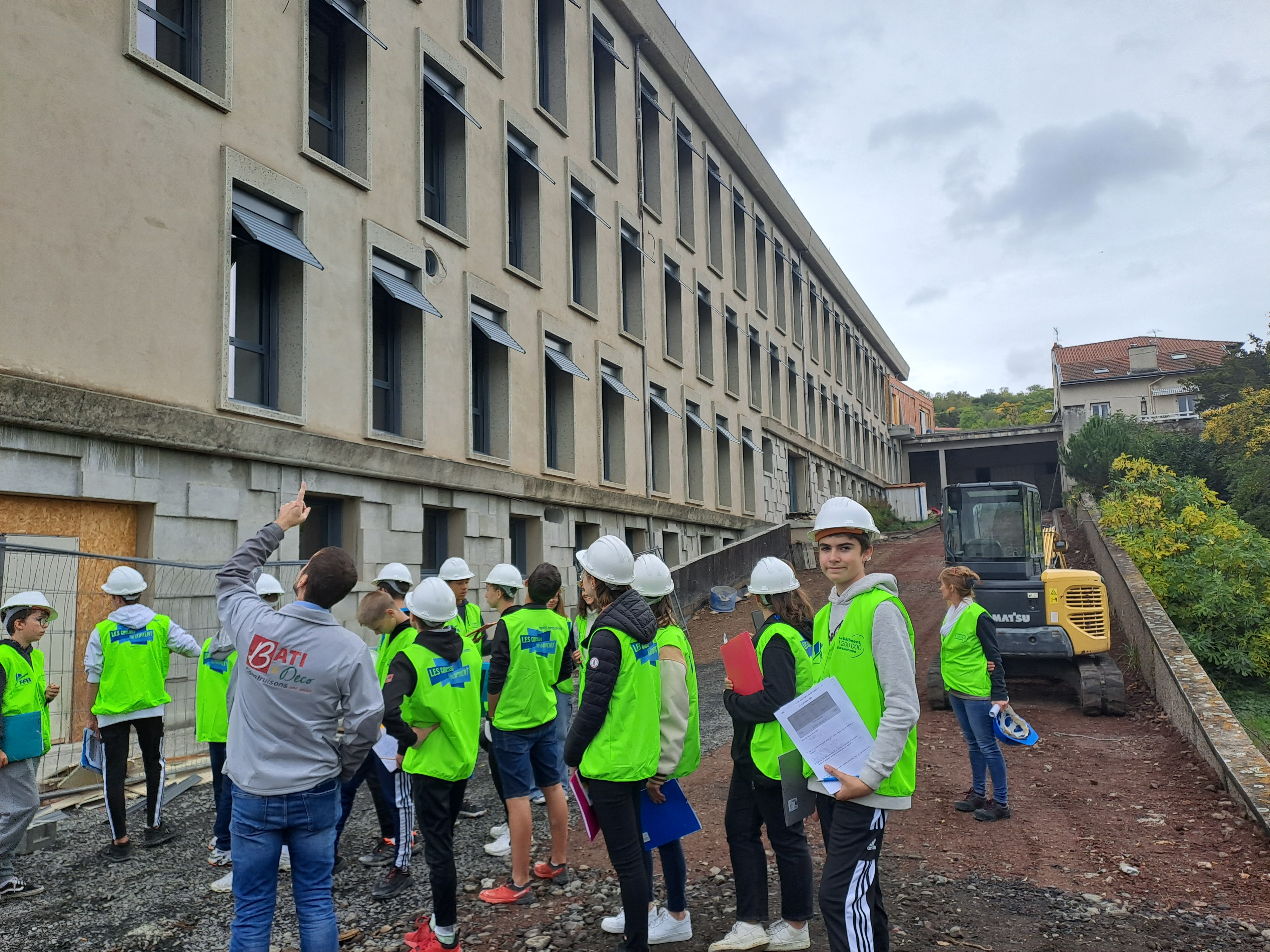 « LES COULISSES DU BATIMENT » : Visite de chantiers pour les élèves de 3ème « LES COULISSES DU BATIMENT » : Visite de chantiers pour les élèves de 3ème