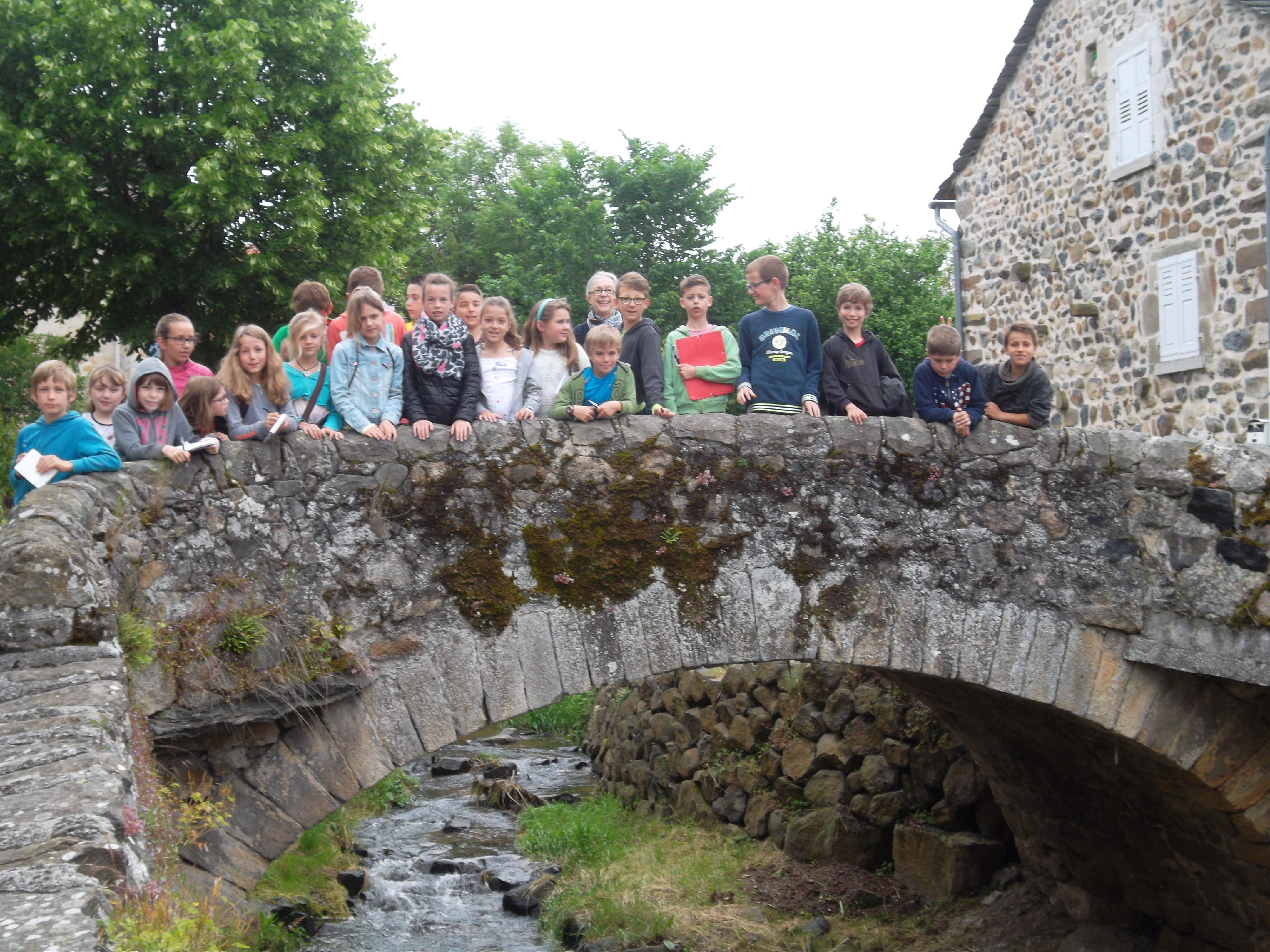 Les élèves de CE CM à la découverte du patrimoine de St Julien Chapteuil