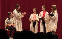 Belles prestations sur les planches pour les élèves de l'option théâtre 