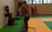 Les élèves de maternelle CP au gymnase